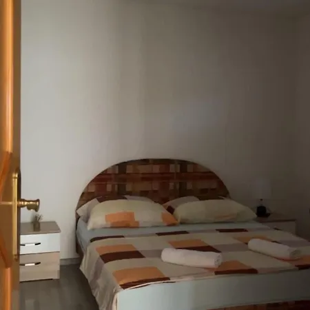Riverside Apartman *